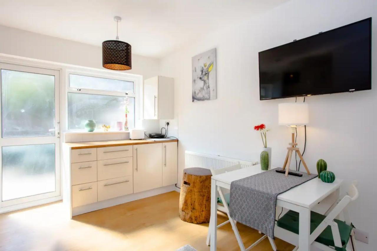 Stylish 4bd House With Private Garden - Stratford Londra